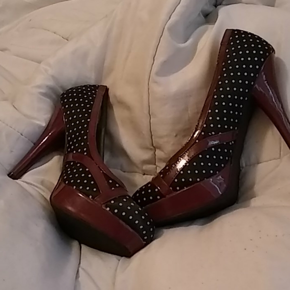 High Heels - Picture 3 of 4